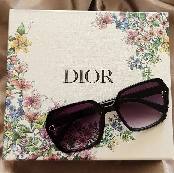 Dior Beauty Sunglasses Miss Dior & Lipstick Set - Picture 4 of 8